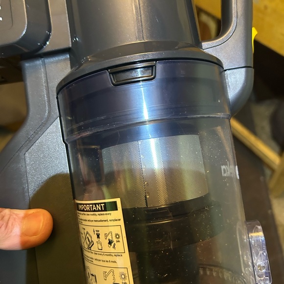 Eureka Elevate Cordless Vacuum Cleaner - Green and Black - Picture 5 of 6